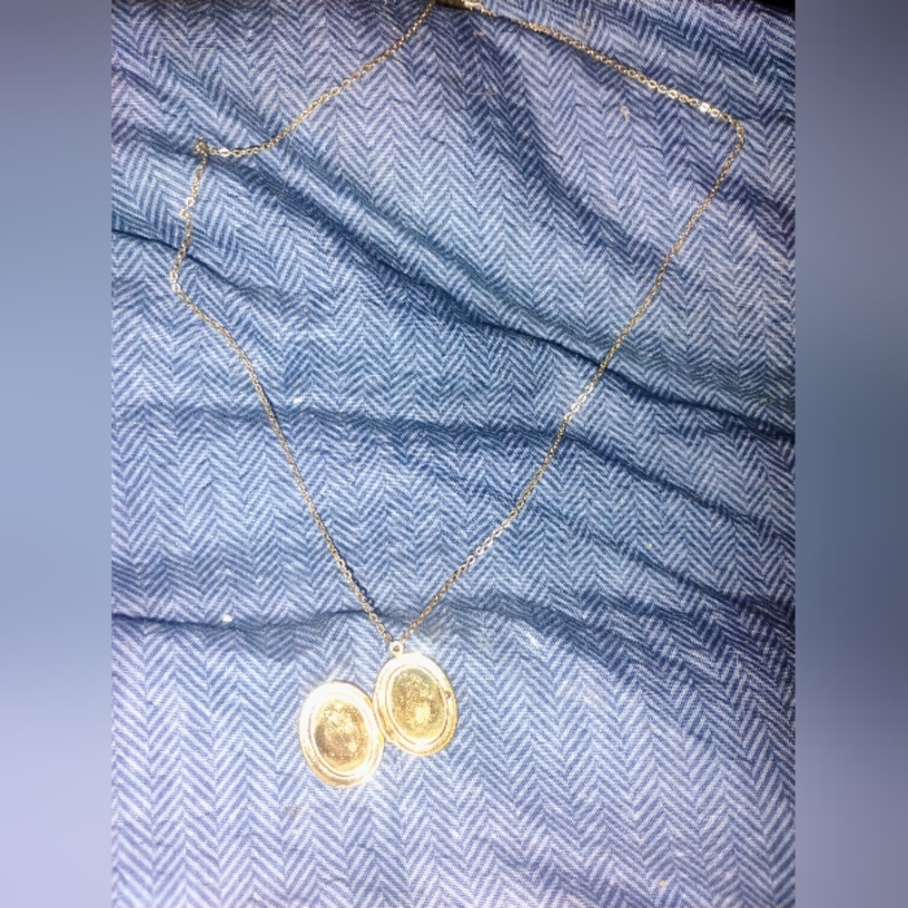 Beautiful Antique Locket - Picture 4 of 6